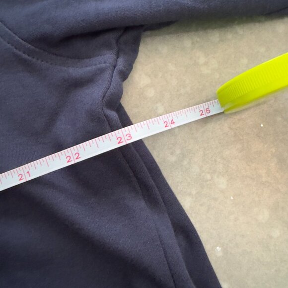 Van Heusen Men's Long Sleeve Never Tuck Knit Pullover - Picture 8 of 8